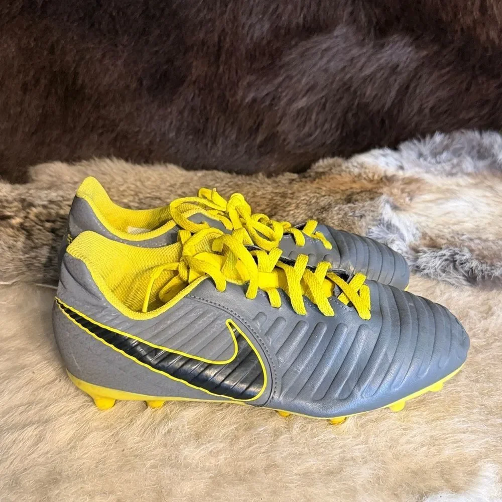 Gray and Yellow Athletic Sneakers 5.5 (BK7)